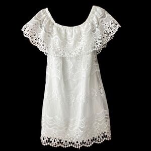 ⚪️Ali & Jay  White Lace Dress Perfect Graduation Dress
